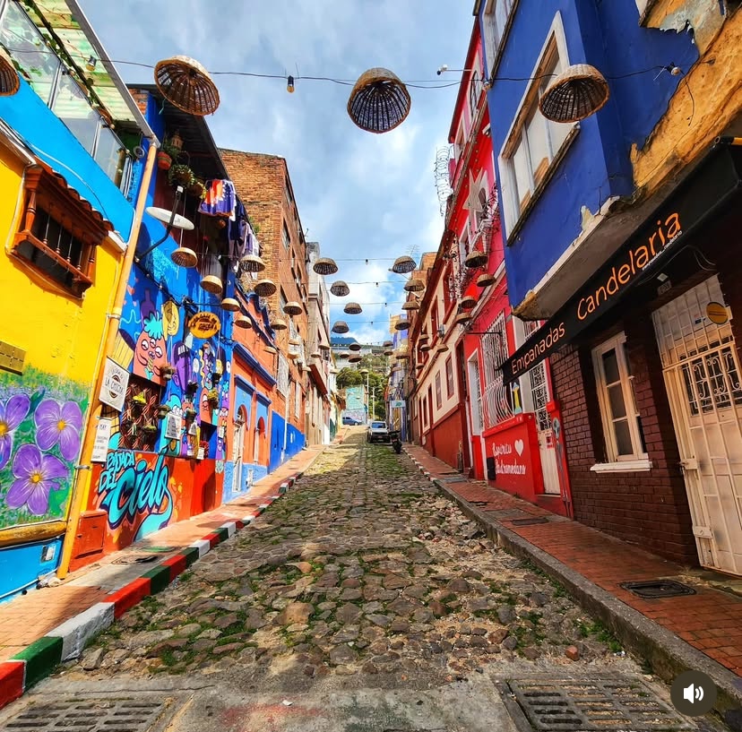 Calles coloridas de La Candelaria en Bogota